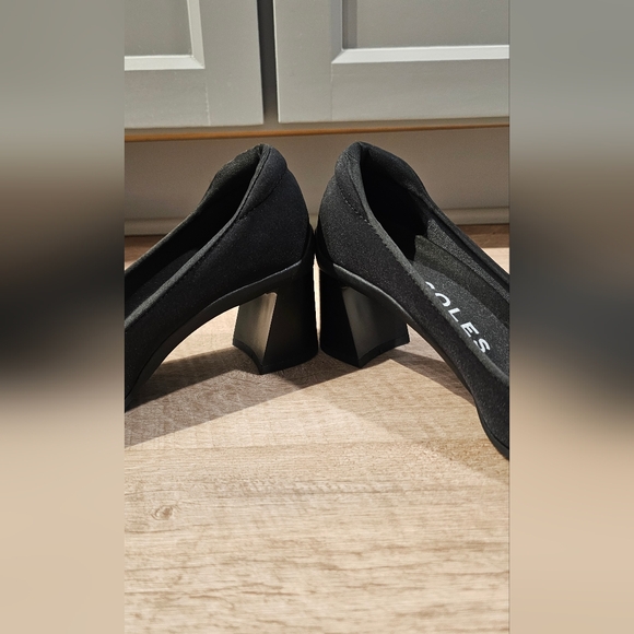 AEROSOLES Women's Classic Black Heels - Picture 2 of 4